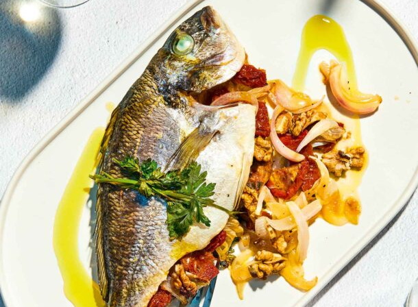 Τσιπούρες ντολμά (γεμιστές στον φούρνο)